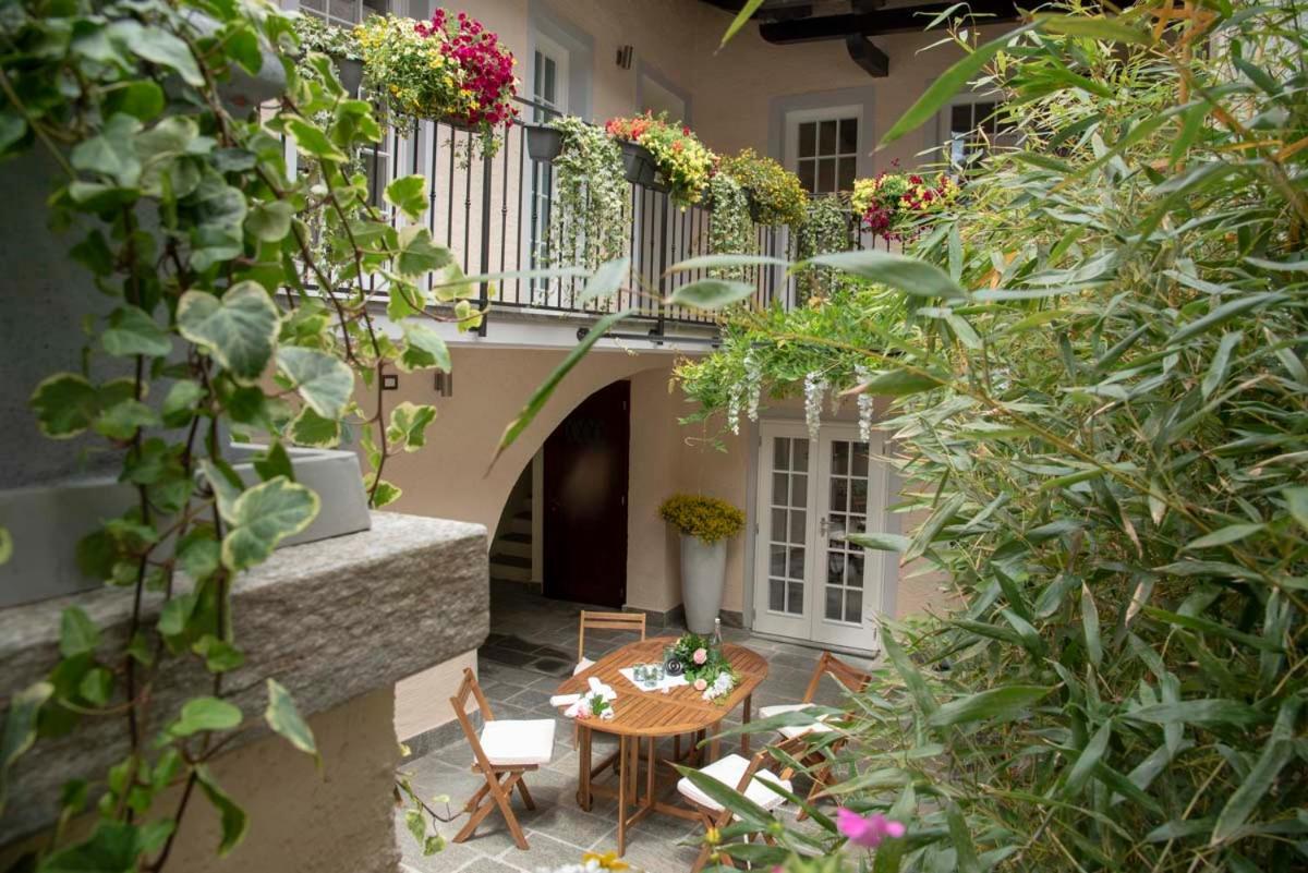 Casa Mia Villa Castelveccana ภายนอก รูปภาพ